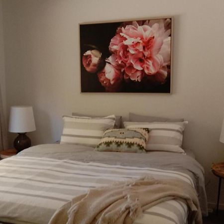 Waikuku Rose & Stream Retreat 아파트 객실 사진